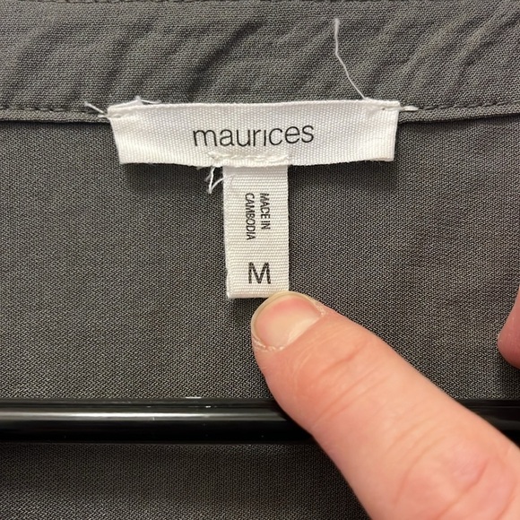 Maurice’s solid gray flowy tunic style shirt Size Medium - Picture 2 of 6